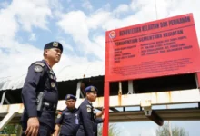 Stasiun psdkp pontianak mewakili kkp segel tuks di sukamarahumas lLdgM