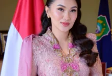 6a0db3d87a297 warga lombok berbondong bondong kerumuni gubernur malut sherly tjoanda
