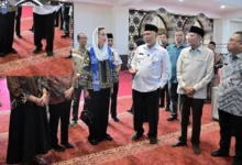 MENPAR PAKAI SEPATU DI MASJID